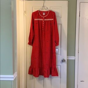 Laura Scott sleepwear gown